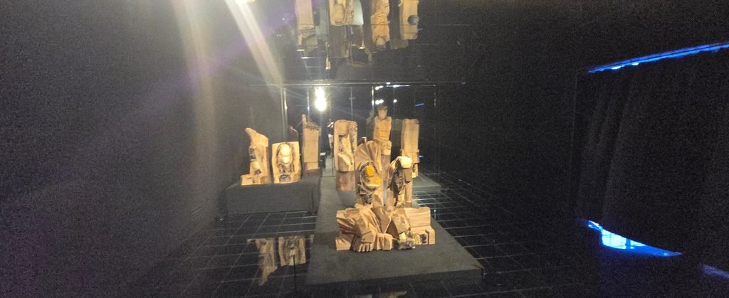 센텀 뮤제움 원 2층 관람 동선에서 한눈에 내려다본 웅장한 메인 홀 전시장 전경